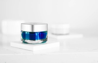 Hassas cilt için güzellik kremi, lüks kaplıca.