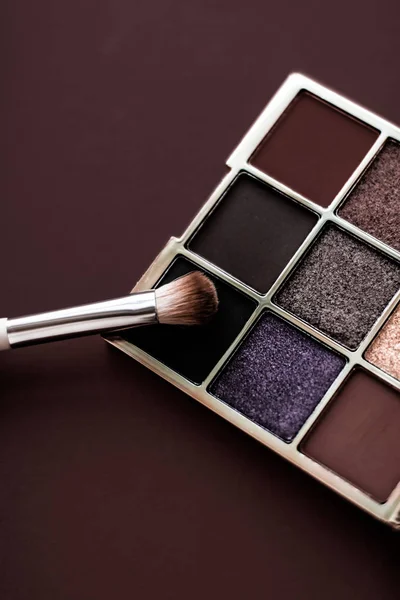 Eyeshadow palette and make-up brush on chocolate background, eye — Stock Photo, Image