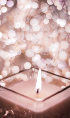 Noel 'de çikolata aromalı mum ve yeni yıl sim torbası