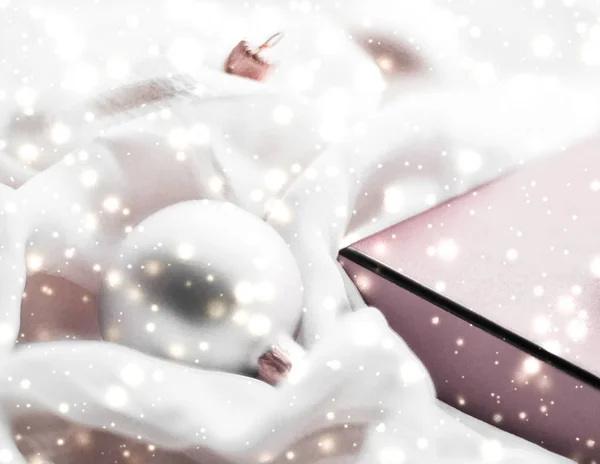 Natal mágico feriado fundo, bugigangas festivas, blush rosa — Fotografia de Stock