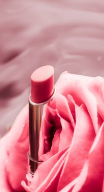 Pembe ruj ve arkaplanda gül çiçeği, su geçirmez g