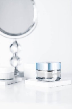 Güzellik maskesi, lüks nemlendirici kozmetik ürün.