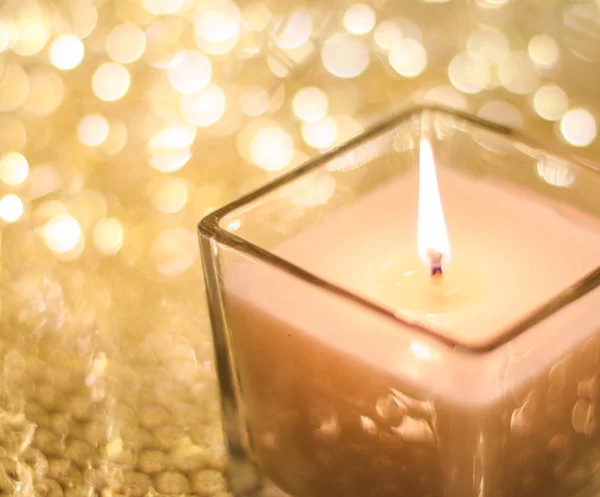 Candela aromatica su dorato Natale e Capodanno glitter backgr — Foto Stock