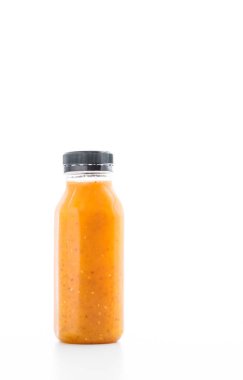 Bir şişe Detox meyve Smoothie suyu, diyet Catering teslimat. 