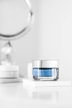 Hassas cilt için güzellik kremi, lüks kaplıca.