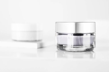 Hassas cilt için güzellik kremi, lüks kaplıca.