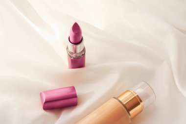 Bej tonal krem şişesi makyaj sıvısı temel ve pembe 