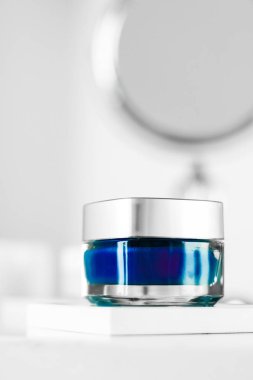 Hassas cilt için güzellik kremi, lüks kaplıca.