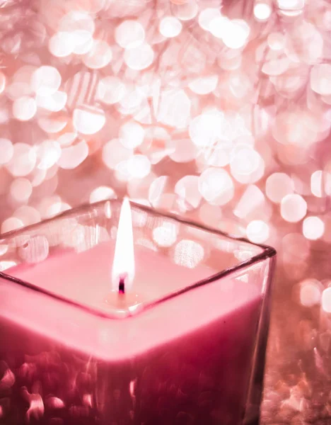 Candela aromatica rossa sul backgroun glitter di Natale e Capodanno — Foto Stock
