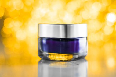 Hassas cilt için güzellik kremi, lüks kaplıca.