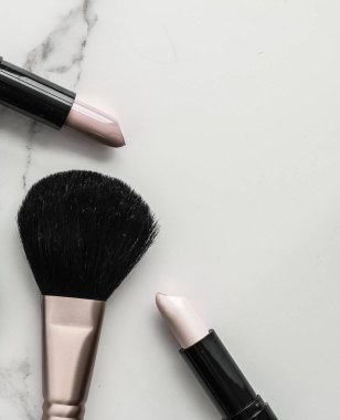 Makyaj ve kozmetik ürünleri mermer, düz arkaplan