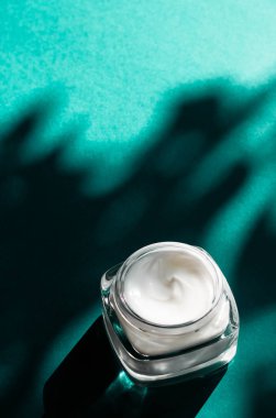 Hassas cilt için güzellik kremi, nemlendirici lüks kaplıca kooperatifi.