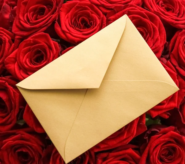 Sevgililer Günü'nde aşk mektubu ve çiçek teslim hizmeti, luxur — Stok fotoğraf