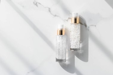 Cilt bakım serumu ve jel şişesi, nemlendirici losyon ve kaldırma 