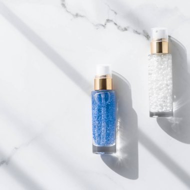 Cilt bakım serumu ve jel şişesi, nemlendirici losyon ve kaldırma 