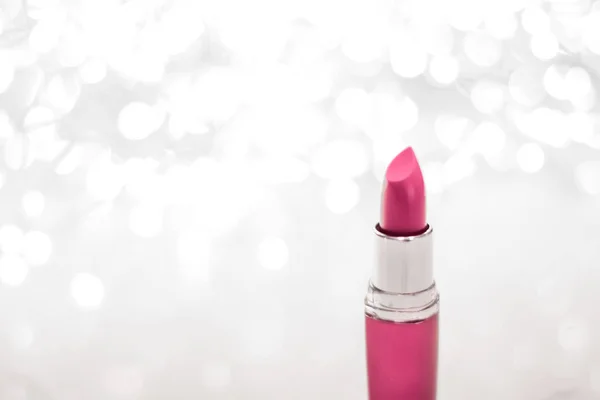 Lápiz labial rosa en plata Navidad, Año Nuevo y Día de San Valentín —  Fotos de Stock