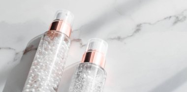 Cilt bakım serumu ve jel şişesi, nemlendirici losyon ve kaldırma 