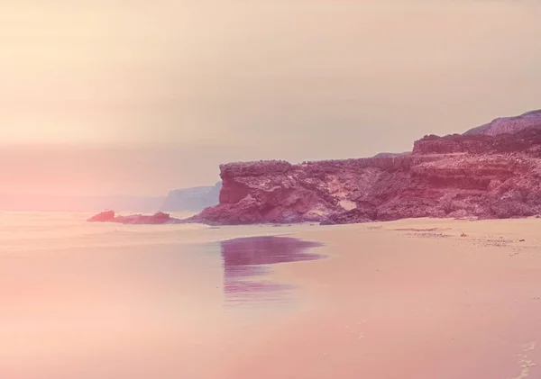 Vue sur la côte de l'océan, destination de voyage et de vacances parfaite — Photo