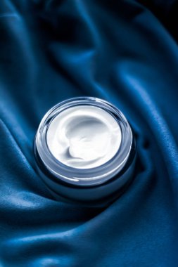 Hassas cilt ve kaplıca için lüks yüz kremi nemlendirici. 