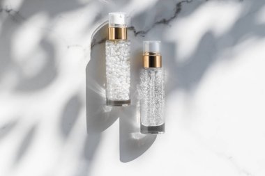 Cilt bakım serumu ve jel şişesi, nemlendirici losyon ve kaldırma 