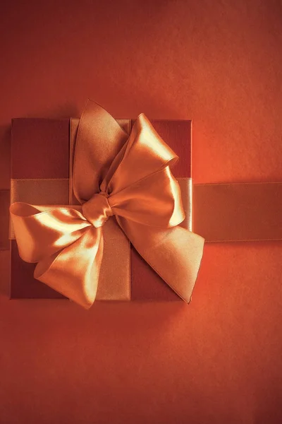 Luxury gifts with golden bow as holiday background, Valentines D — Stock Photo, Image