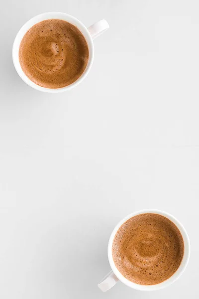 Copa de café francés caliente como bebida de desayuno, tazas flatlay en whi — Foto de Stock