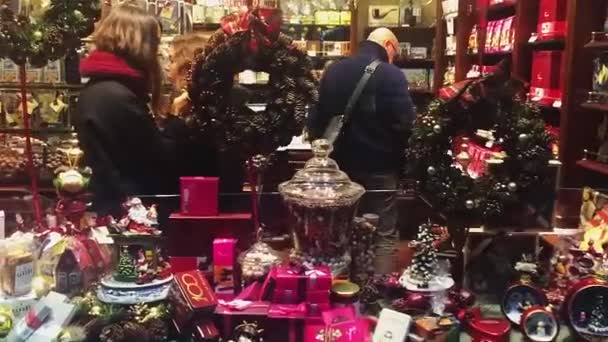 Decorações de Natal e compras de férias em Bruxelas — Vídeo de Stock