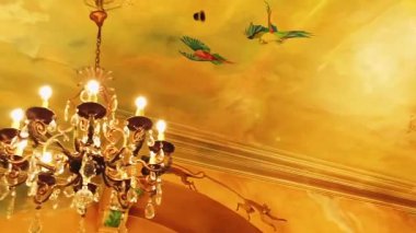 Şehir merkezinde lüks bir restoran ve şaraphane.