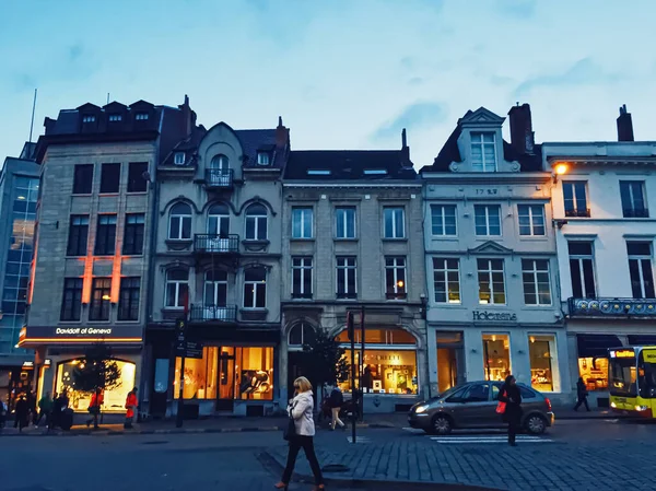 Streets of Brussels, the capital city of Belgium, european architecture and historical buildings at night — Stock Photo, Image