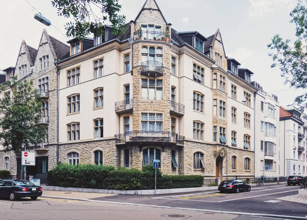 Bahnhofstrasse en Zurich, Suiza, calle principal en el centro de la ciudad — Foto de Stock