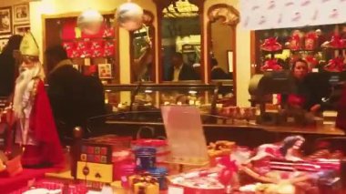 Brüksel 'de tarihi mimari ve Noel tatili alışverişi