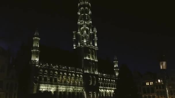 Zabytkowe budynki w centrum miasta w nocy, podróże i zwiedzanie — Wideo stockowe