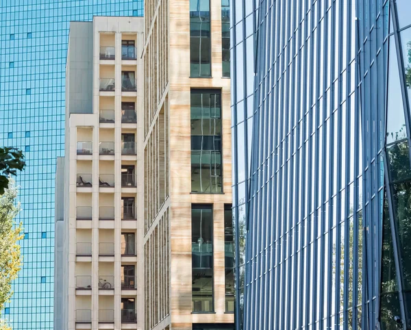 Современные офисные здания в центре города — стоковое фото