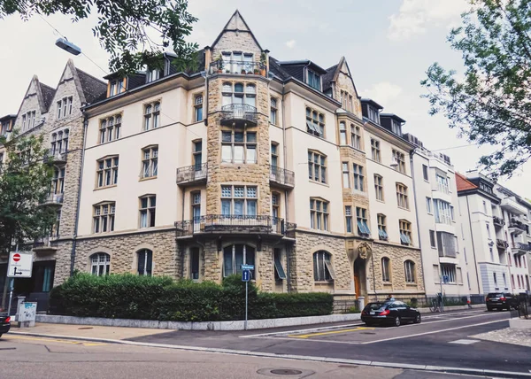 Bahnhofstrasse en Zurich, Suiza, calle principal en el centro de la ciudad — Foto de Stock