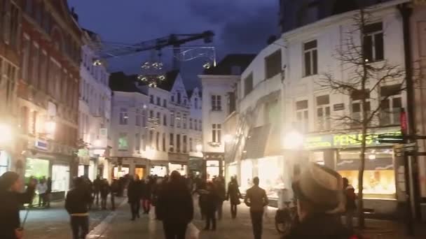 Historische Gebäude in der Innenstadt am Abend, Reisen und Sightseeing — Stockvideo