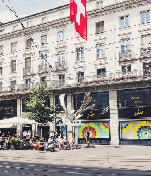 Цюрих, Швейцария, главная центральная улица в центре города — стоковое фото