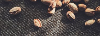 Kırsal keten arka planda fıstıklar