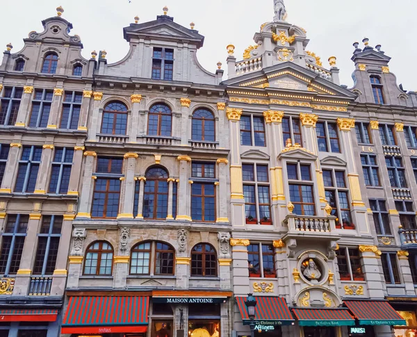 Grand Place náměstí v Bruselu, hlavní město Belgie, slavné historické památky — Stock fotografie