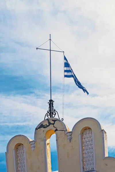 Bandeira grega e céu azul, viagens e política — Fotografia de Stock