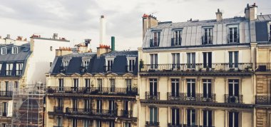 Paris mimarisi ve tarihi binalar, Paris, Fransa sokaklarındaki restoranlar ve butik mağazaları