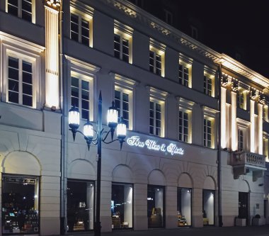 Geceleyin tarihi şehir merkezi caddesi