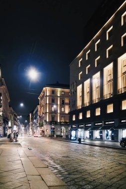 Kuzey İtalya 'nın Lombardiya bölgesinde, Milano şehir merkezindeki tarihi binalar, klasik Avrupa mimarisi