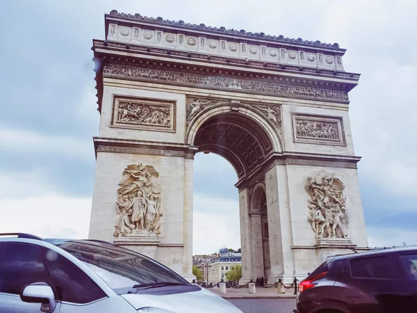 Θριαμβική αψίδα που ονομάζεται Αψίδα του Θριάμβου, ιστορικό ορόσημο στο Παρίσι, Γαλλία — Φωτογραφία Αρχείου