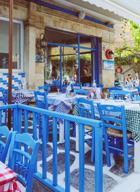 Açık havada boş yerel bir restoran.