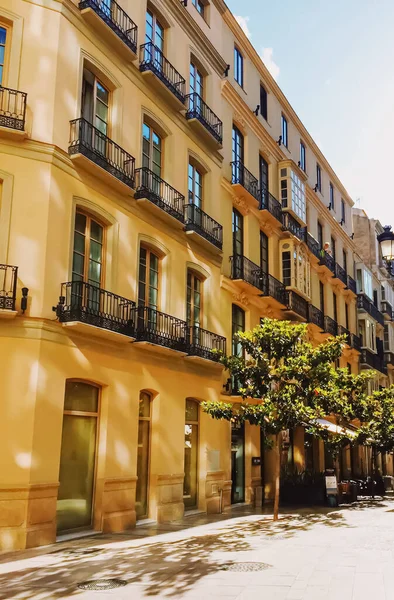 Calles de Málaga, la capital de Andalucía en España, arquitectura del sur de Europa y edificios históricos —  Fotos de Stock