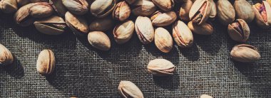 Kırsal keten arka planda fıstıklar