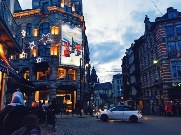 벨기에 의수 도인 브뤼셀의 거리, 밤에는 유럽의 건축 양식 과 역사적 인 건물 들 — 스톡 사진