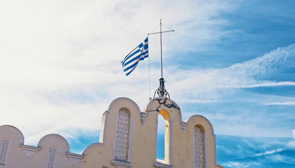 Bandera griega y cielo azul, viajes y política —  Fotos de Stock