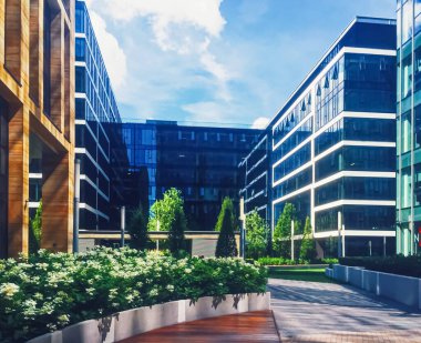 Finans bölgesinde modern ofis binaları