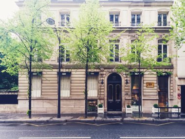 Paris mimarisi ve tarihi binalar, Paris, Fransa sokaklarındaki restoranlar ve butik mağazaları